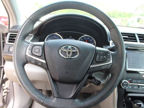 Used 2017 Toyota Camry XLE w/ Moonroof Package FWD image 14