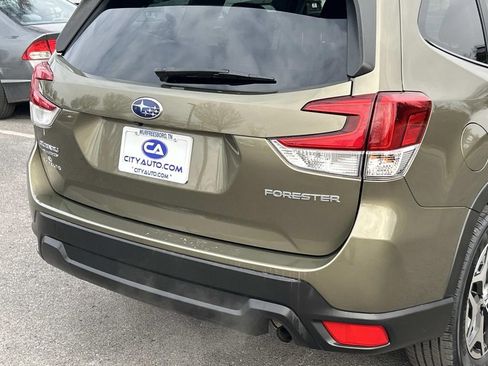Used 2022 Subaru Forester Premium image 12