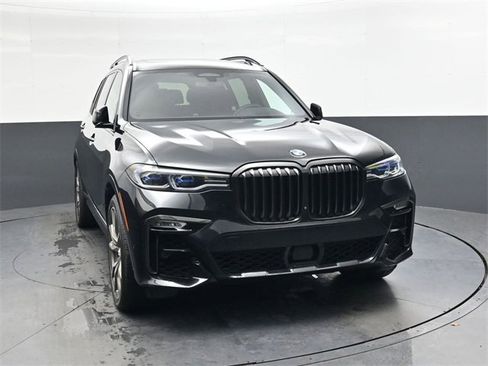 Used 2021 BMW X7 M50i image 9