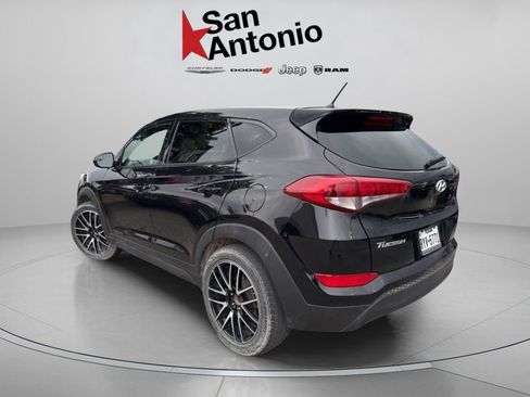 Used 2018 Hyundai Tucson SE image 3