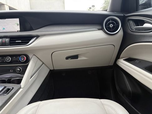 Used 2021 Alfa Romeo Stelvio Ti image 8