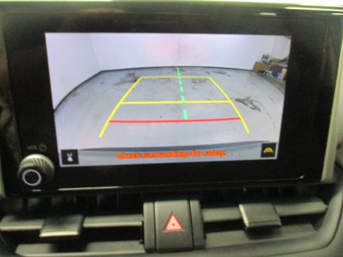 Used 2023 Toyota RAV4 LE AWD/4WD image 28