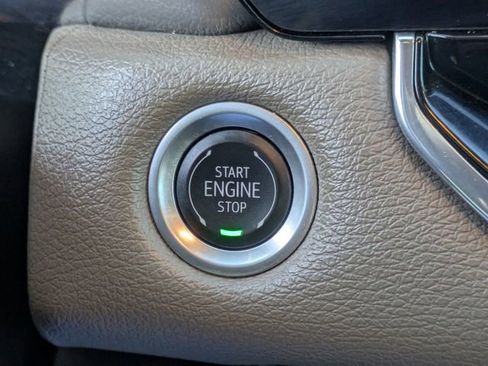 Used 2024 GMC Canyon Denali image 20