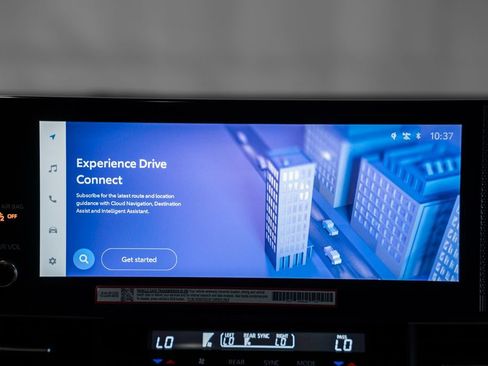 Used 2025 Toyota Sienna XLE FWD image 24