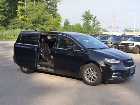 Used 2025 Chrysler Pacifica Select FWD image 6