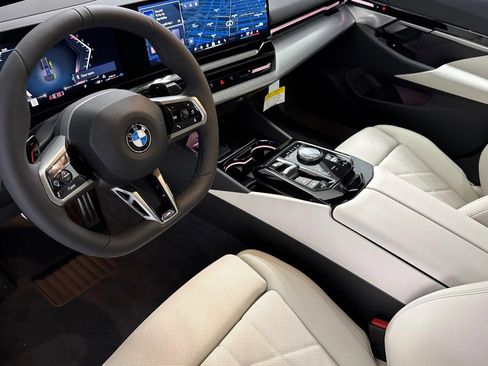 Used 2026 BMW 530i w/ M Sport Package RWD image 4
