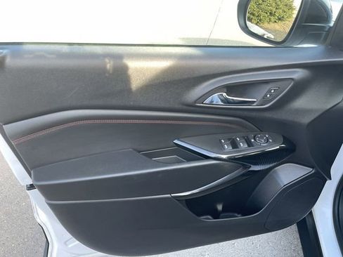 Used 2024 Chevrolet Trax RS w/ Sunroof Package image 10