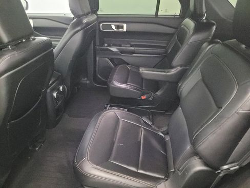 Used 2020 Ford Explorer XLT w/ Equipment Group 202A AWD/4WD image 18