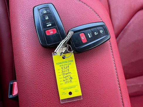 Used 2018 Toyota Camry XSE FWD image 12