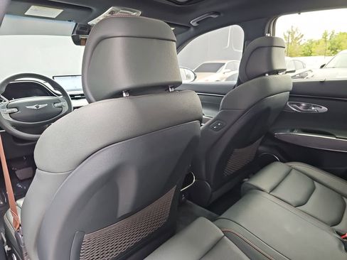 Used 2023 Genesis GV70 2.5T w/ Advanced Package image 15