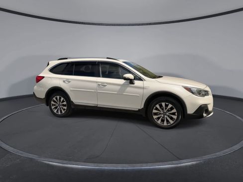 Used 2019 Subaru Outback 3.6R Touring AWD/4WD image 9