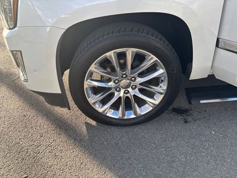 Used 2019 Cadillac Escalade ESV Platinum image 30