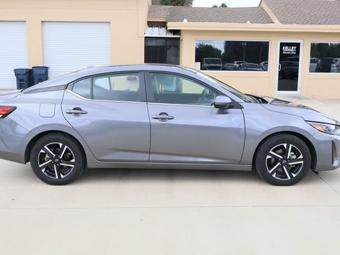 Used 2024 Nissan Sentra SV FWD image 9