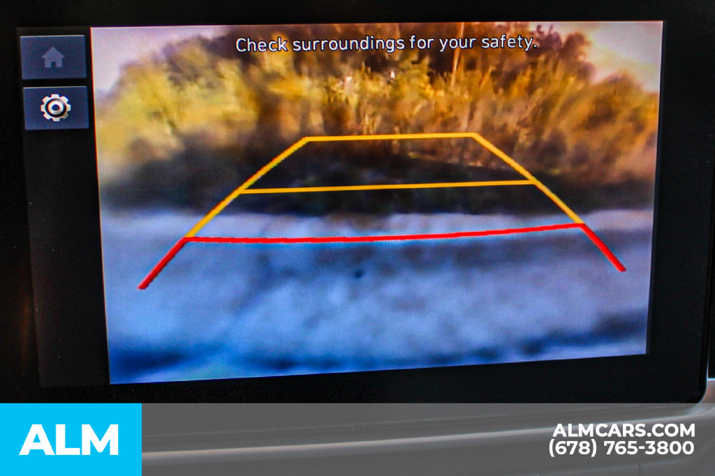 Used 2025 Hyundai Venue SEL FWD image 32