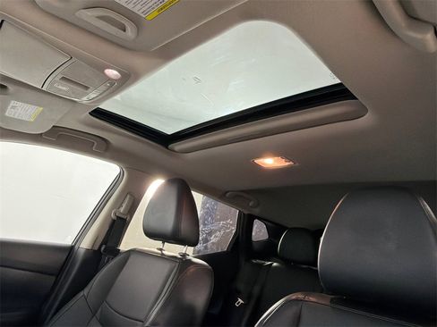 Used 2020 Nissan Rogue Sport SL w/ Premium Package image 2