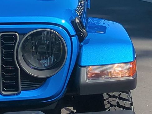 New 2025 Jeep Gladiator High Tide image 17