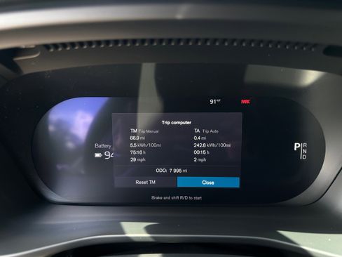Certified 2025 Volvo EX40 Core AWD/4WD image 17