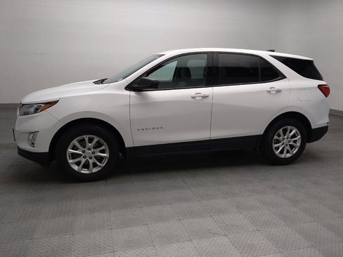 Used 2019 Chevrolet Equinox LS FWD image 2