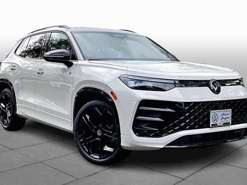 New 2026 Volkswagen Tiguan SE R-Line FWD image 2