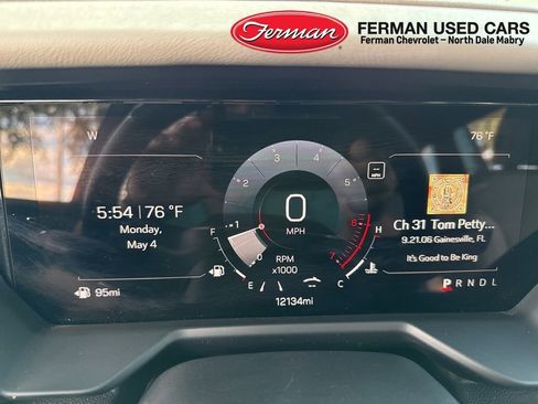 Used 2026 GMC Acadia Elevation w/ Elevation Premium Package FWD image 8