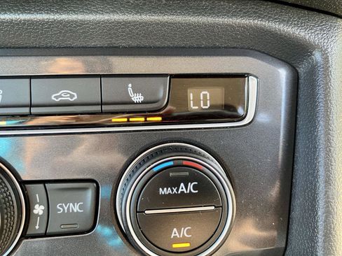 Used 2021 Volkswagen Tiguan SEL image 5