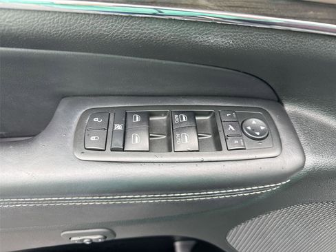 Used 2015 Jeep Grand Cherokee Overland w/ Advanced Technology Group AWD/4WD image 12