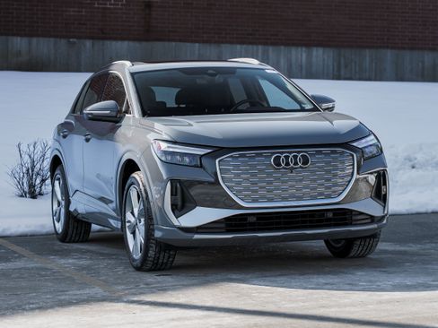 Used 2023 Audi Q4 e-tron Premium Plus w/ Premium Plus image 2