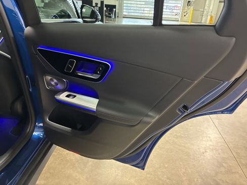 Used 2025 Mercedes-Benz GLC 300 4MATIC image 21