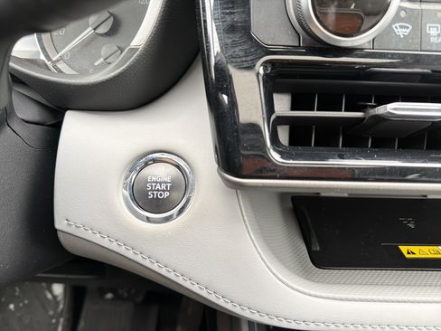 Used 2023 Toyota Highlander XLE image 16