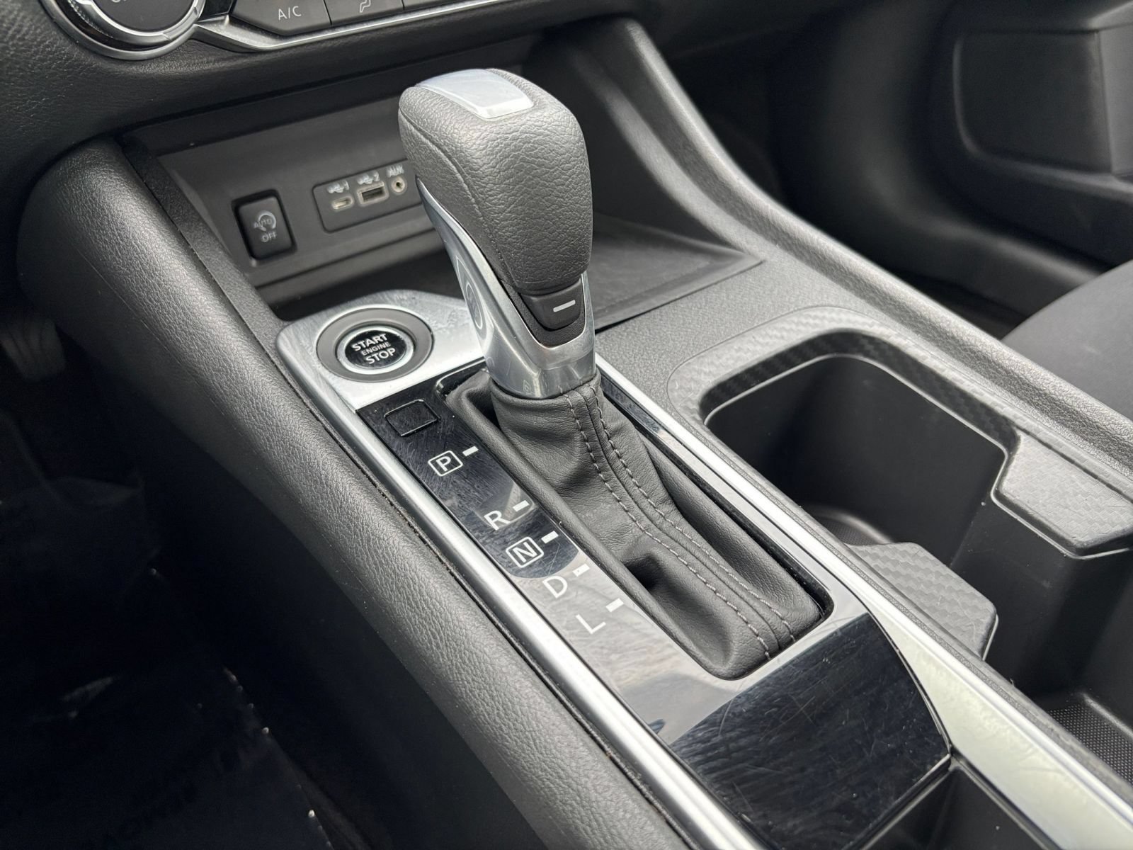 Used 2025 Nissan Sentra SV FWD image 38