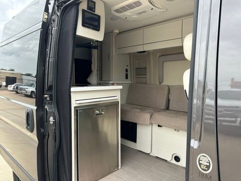 Used 2021 RAM ProMaster 1500 w/ Convenience Group FWD image 17