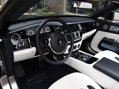 Used 2020 Rolls-Royce Dawn image 11