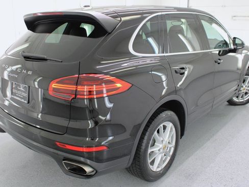 Used 2016 Porsche Cayenne image 24