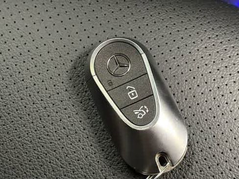 Used 2026 Mercedes-Benz GLC 300 4MATIC image 38