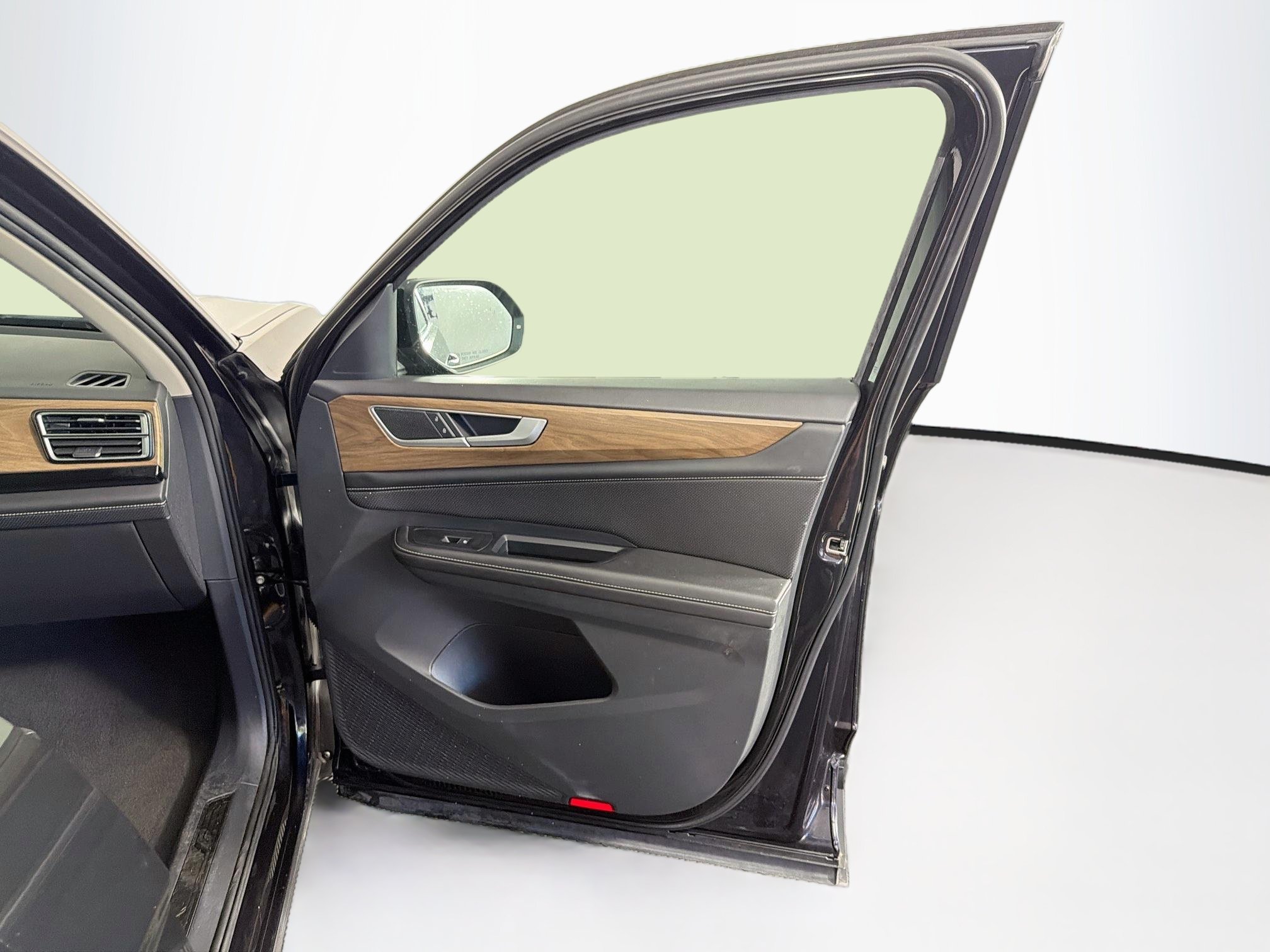 Used 2025 Volkswagen Atlas SE FWD image 35