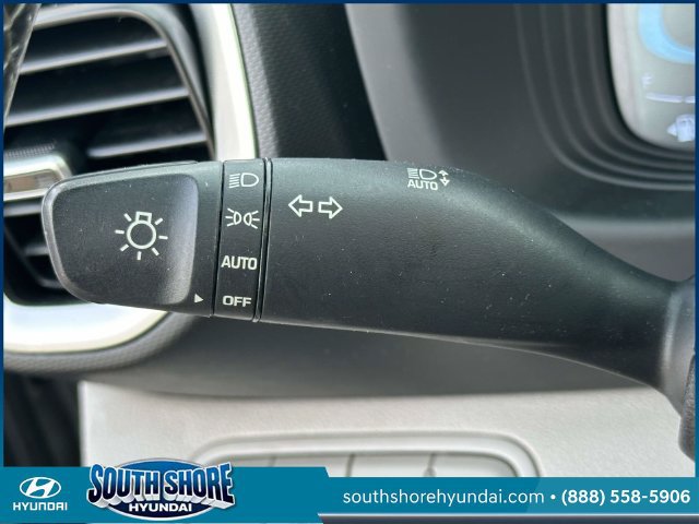 Certified 2024 Hyundai Venue SEL FWD image 22