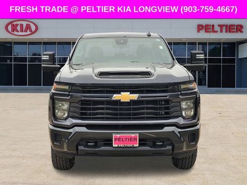 Used 2024 Chevrolet Silverado 2500 Custom AWD/4WD image 2