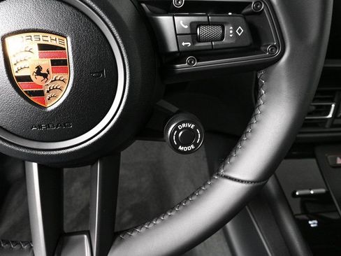 Certified 2026 Porsche Macan AWD/4WD image 11