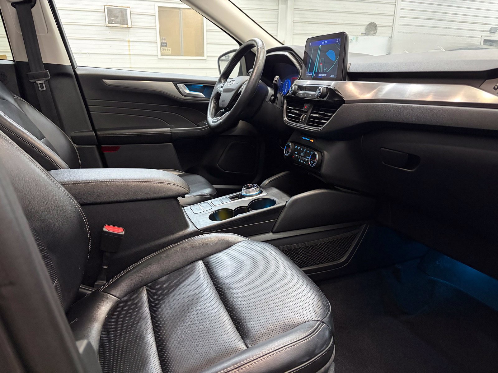 Used 2021 Ford Escape Titanium AWD/4WD image 24
