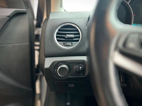 Used 2014 Chevrolet Cruze LT image 8