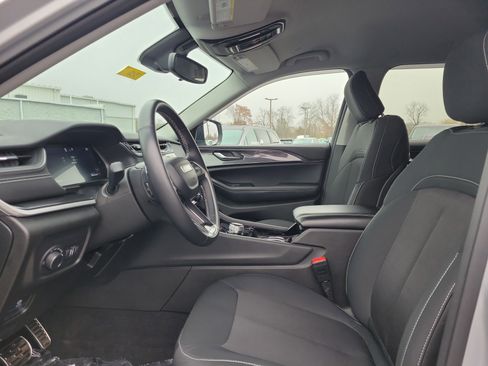 Used 2021 Jeep Grand Cherokee L Laredo w/ Luxury Tech Group I image 15