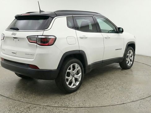 Used 2025 Jeep Compass Latitude AWD/4WD image 9