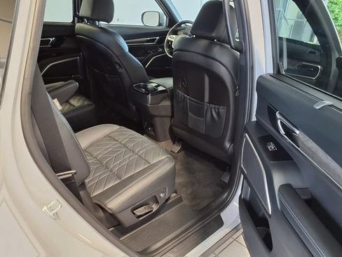 Used 2025 Kia Telluride AWD image 29