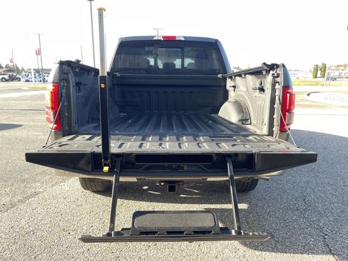 Used 2017 Ford F150 Lariat w/ Equipment Group 502A Luxury AWD/4WD image 9