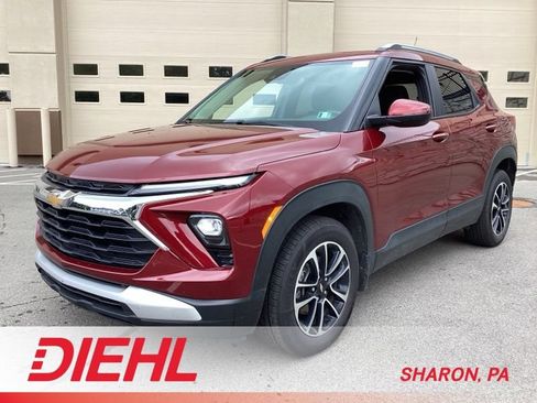Used 2024 Chevrolet TrailBlazer LT w/ Convenience Package AWD/4WD image 3
