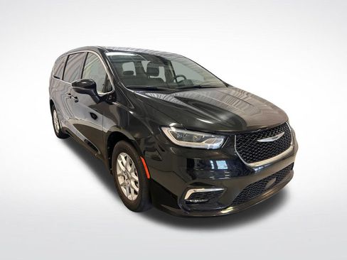 Used 2023 Chrysler Pacifica Touring-L FWD image 25