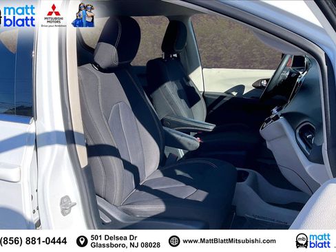 Used 2023 Chrysler Voyager LX image 8