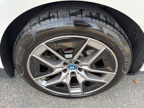 Used 2025 BMW i5 xDrive40 w/ Premium Package image 35