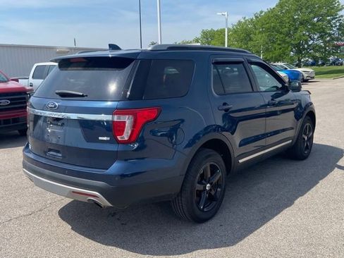 Used 2017 Ford Explorer XLT w/ Equipment Group 202A AWD/4WD image 3