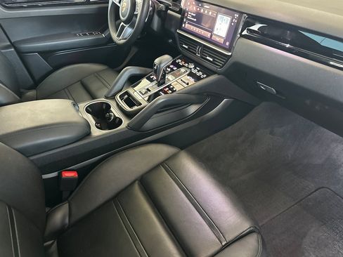 Used 2023 Porsche Cayenne AWD/4WD image 15